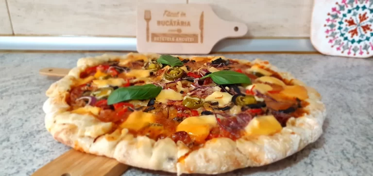 Retete Traditionale 18 Pizza taraneasca cu carnati