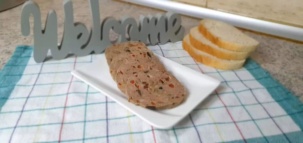 Parizer de Curcan cu Ardei si Masline facut in Casa 10 Parizer de curcan cu ardei si masline facut in casa