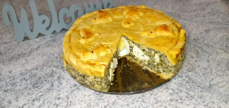 Retete Traditionale 8 Placinta cu spanac, branza si oua fierte