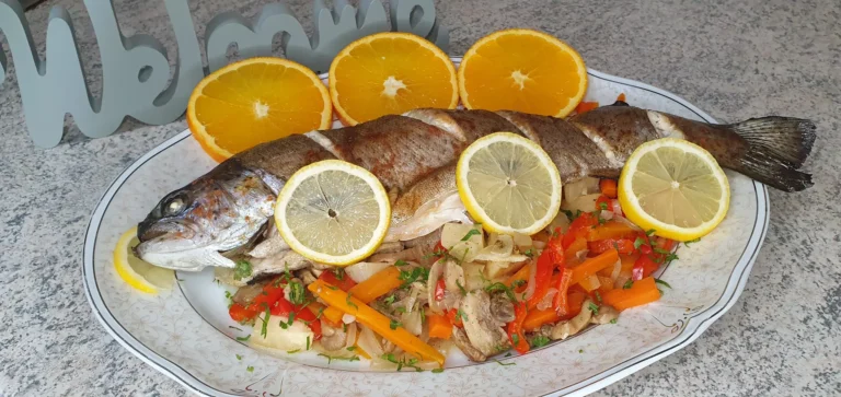 Retete Traditionale 15 Pastrav cu legume la cuptor